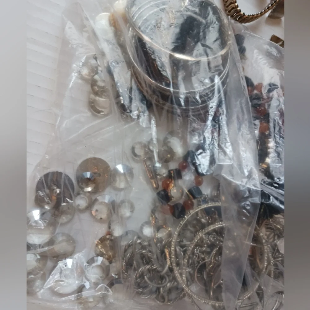 3+ lbs Lot Costume Jewelry VTG  Modern Junk Art Craft Wear Resell *LOOK* - Picture 10 of 11